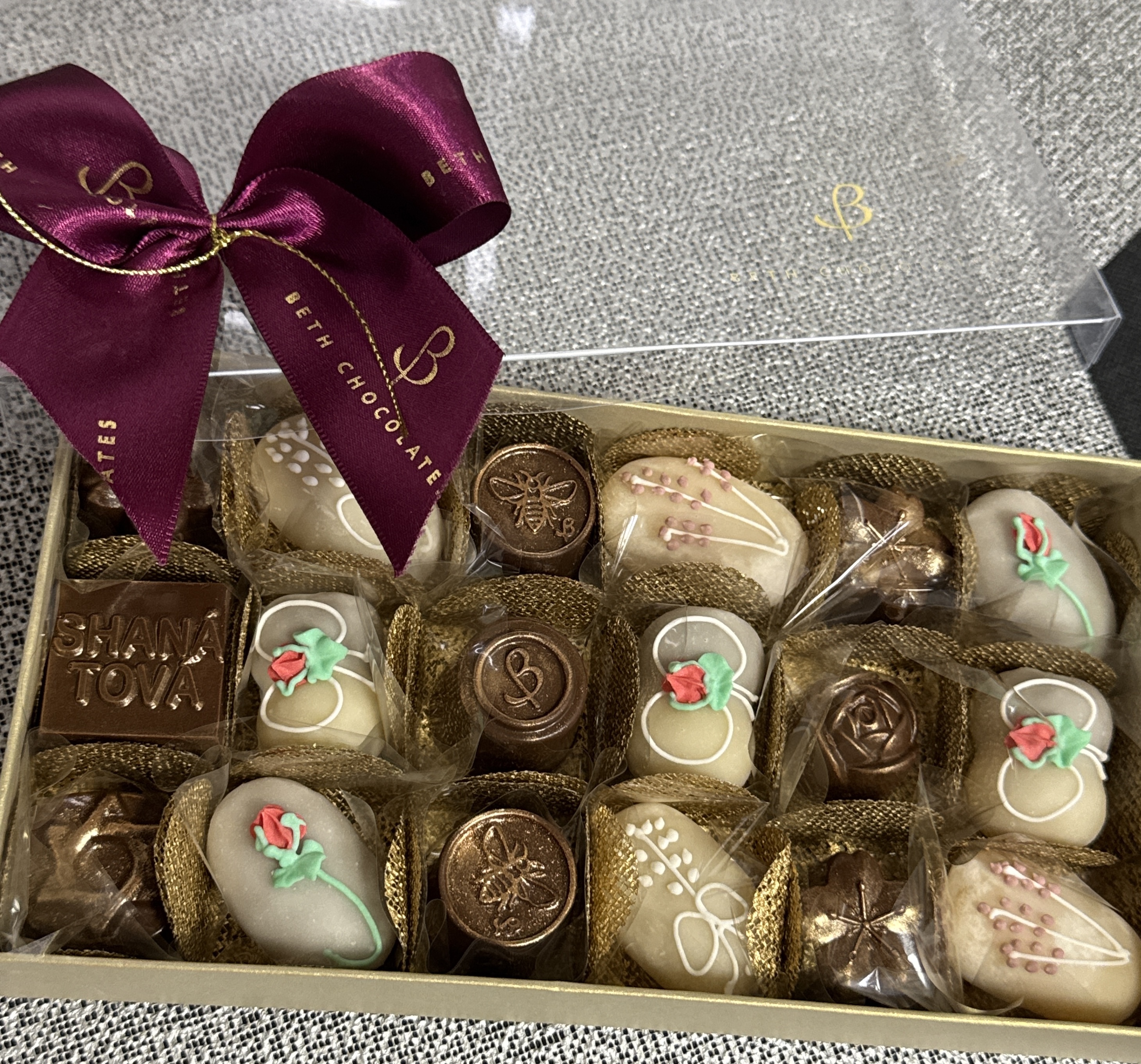CAIXA 18 BOMBONS E FONDANTS GOLD